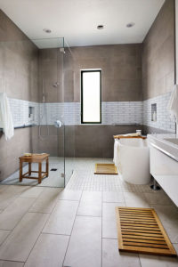 تصاميم حمامات مودرن داخل غرف النوم ديكورات أرابيا