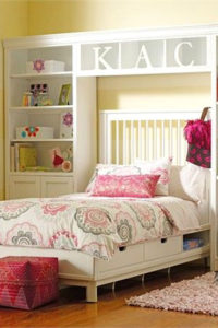غرف نوم البنات بألوان رقيقة